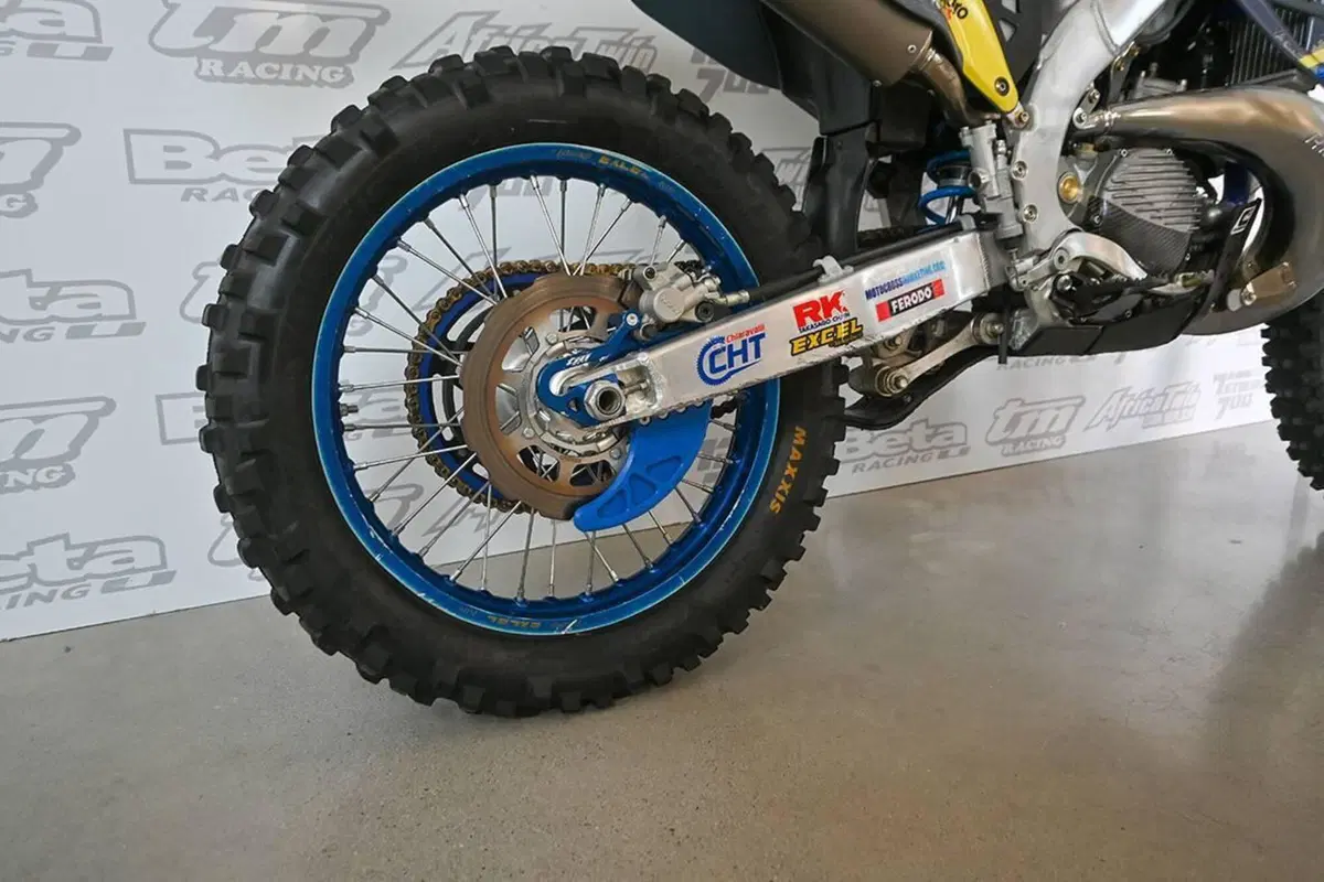 Tm Moto EN 300 Fi ES 2T (2026) (4)