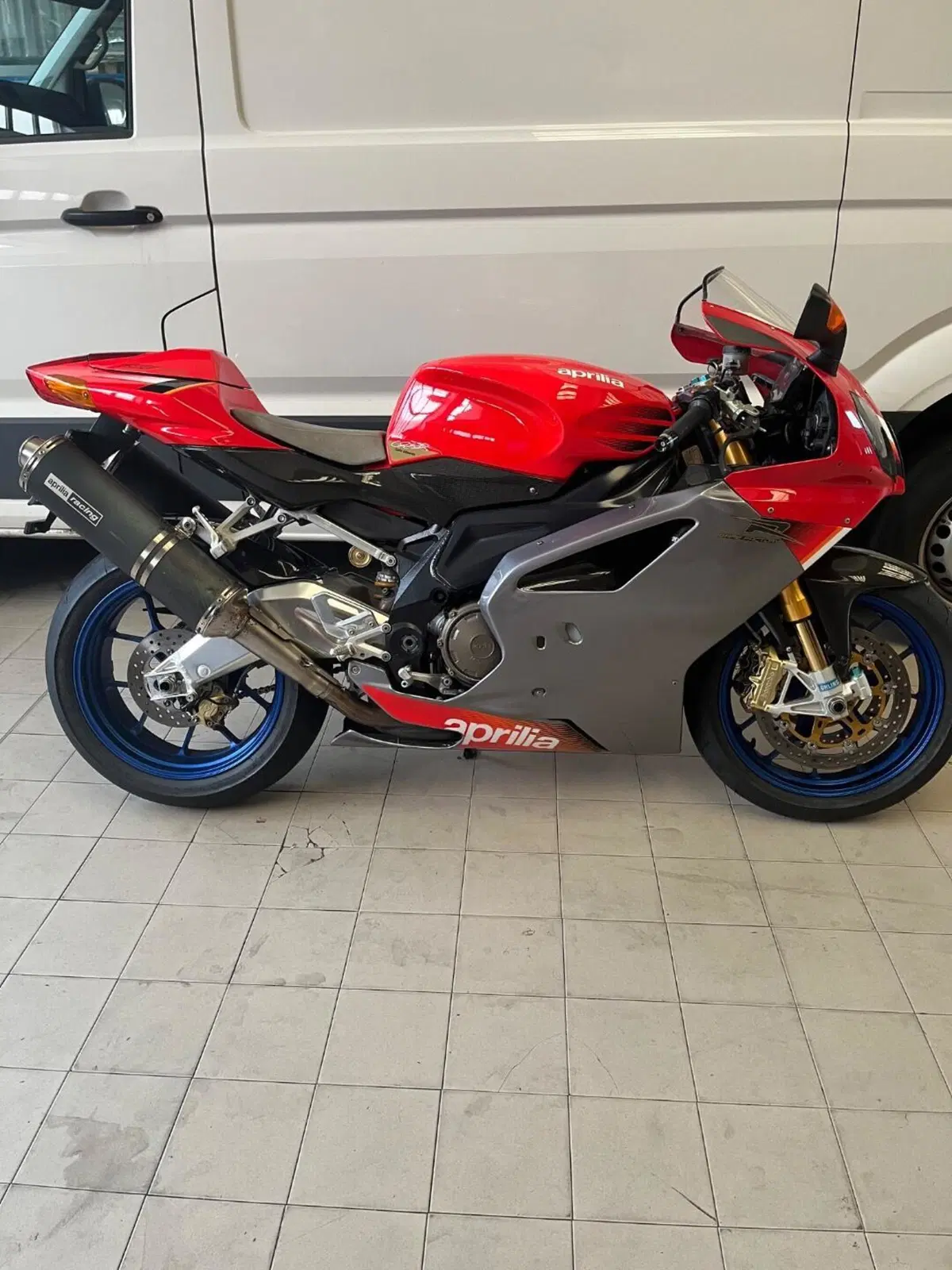 Aprilia RSV 1000 R (2004 - 05) (2)