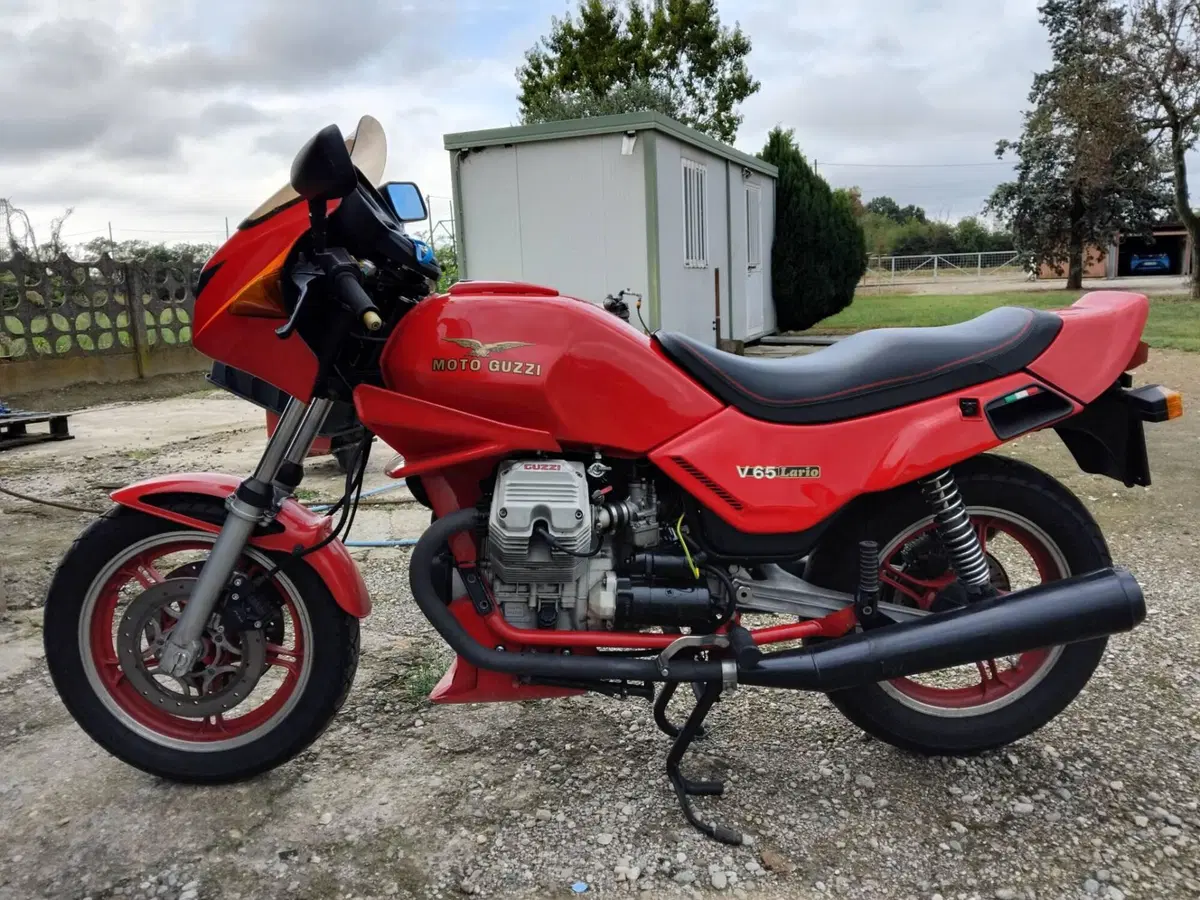 Moto Guzzi Lario 650