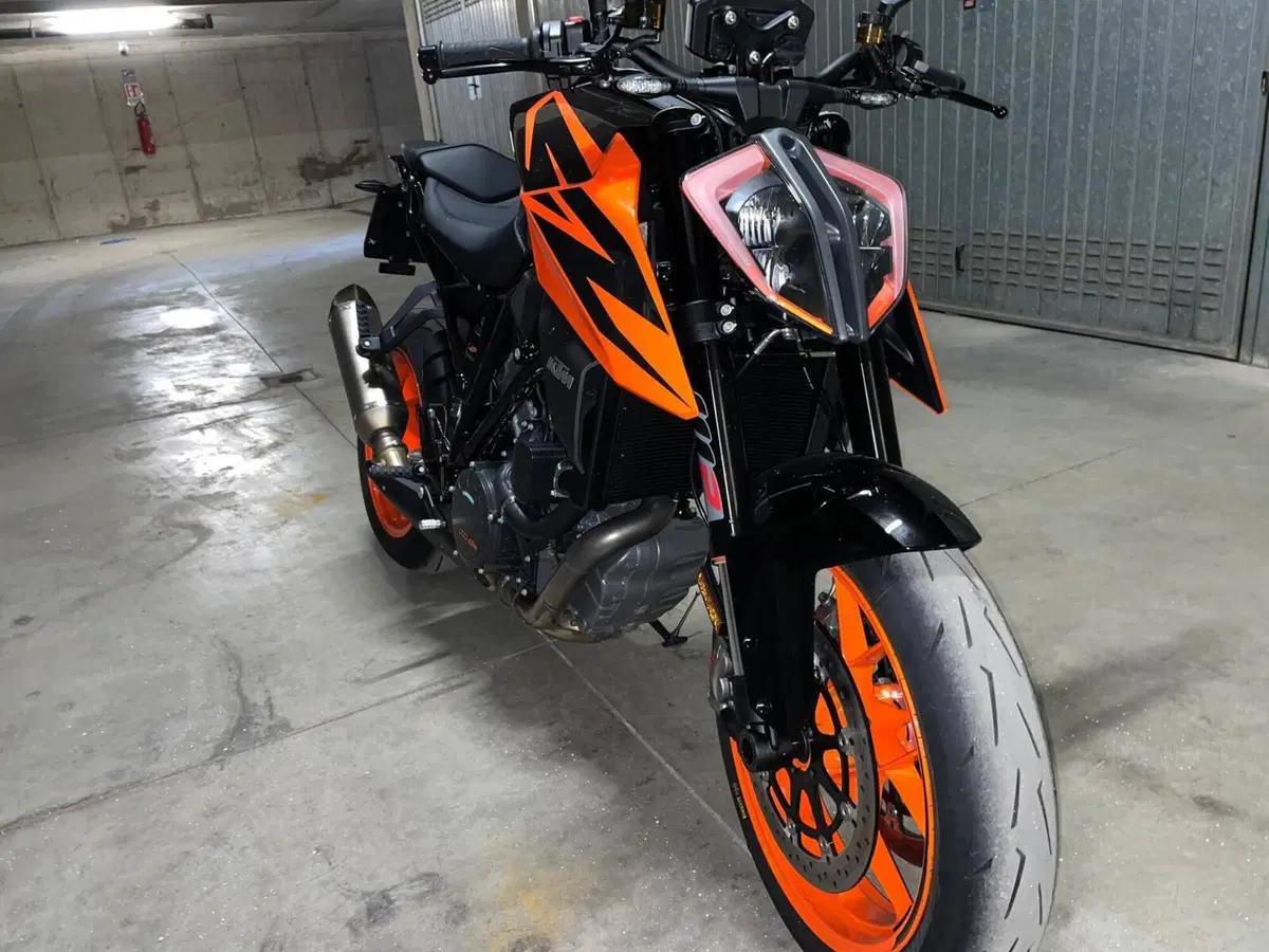 KTM 1290 Super Duke R (2020) (4)