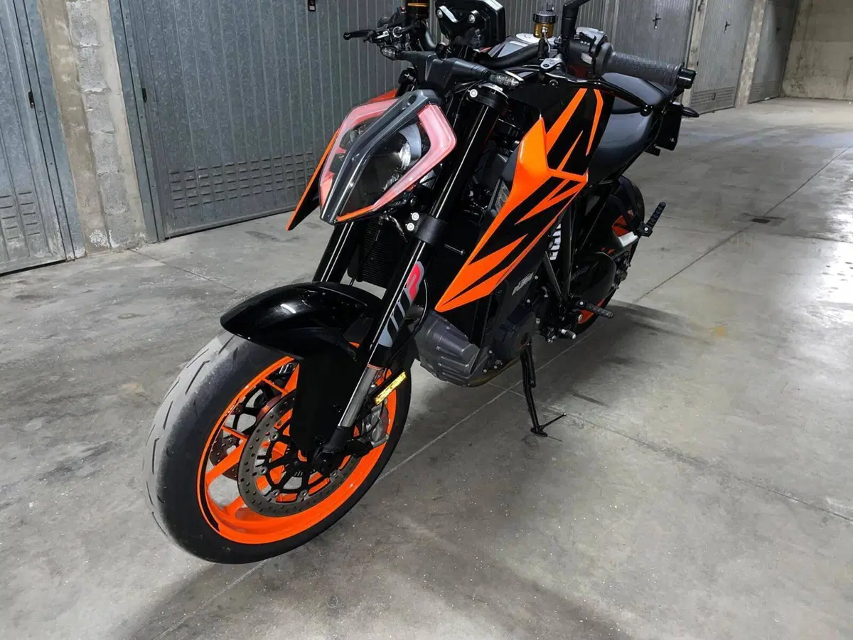 KTM 1290 Super Duke R (2020) (5)