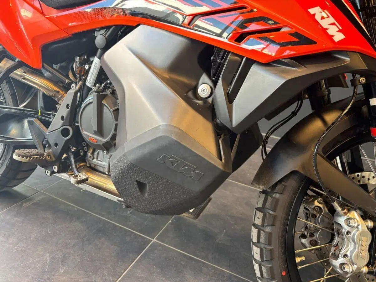 KTM 890 Adventure R (2021) (9)