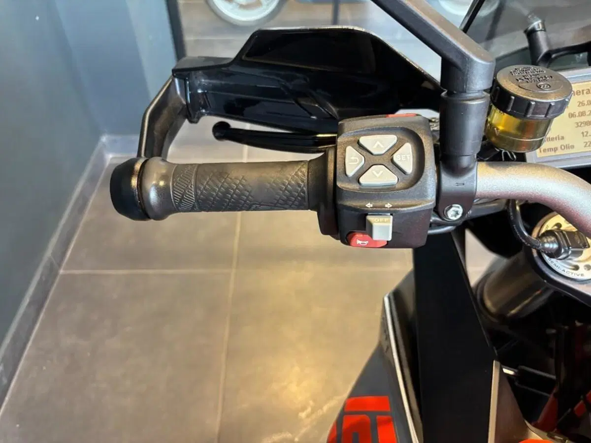 KTM 1290 Super Duke GT ABS (2016 - 18) (8)