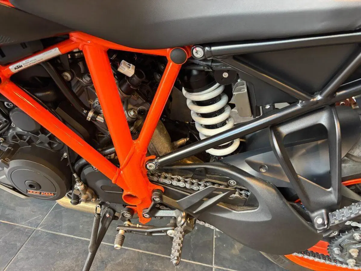 KTM 1290 Super Duke GT ABS (2016 - 18) (11)