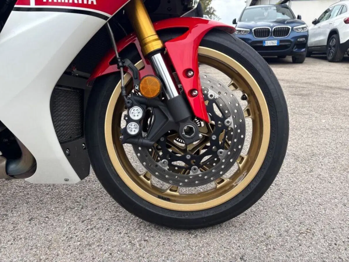 Yamaha YZF R1 (2020 - 25) (7)