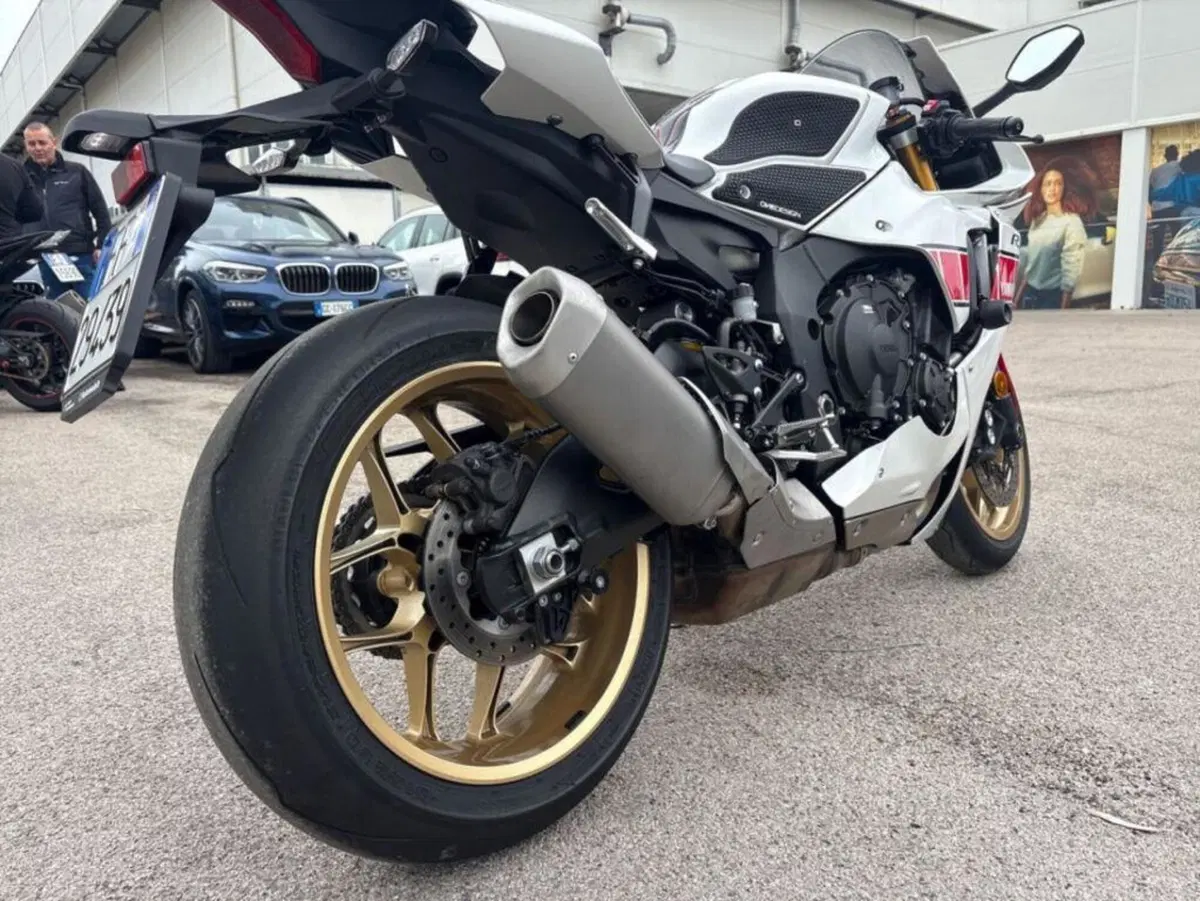 Yamaha YZF R1 (2020 - 25) (9)