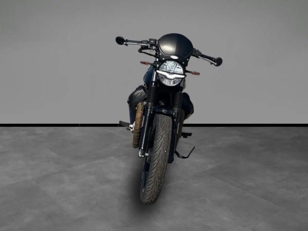 Moto Guzzi V7 Stone (2021 - 24) (3)
