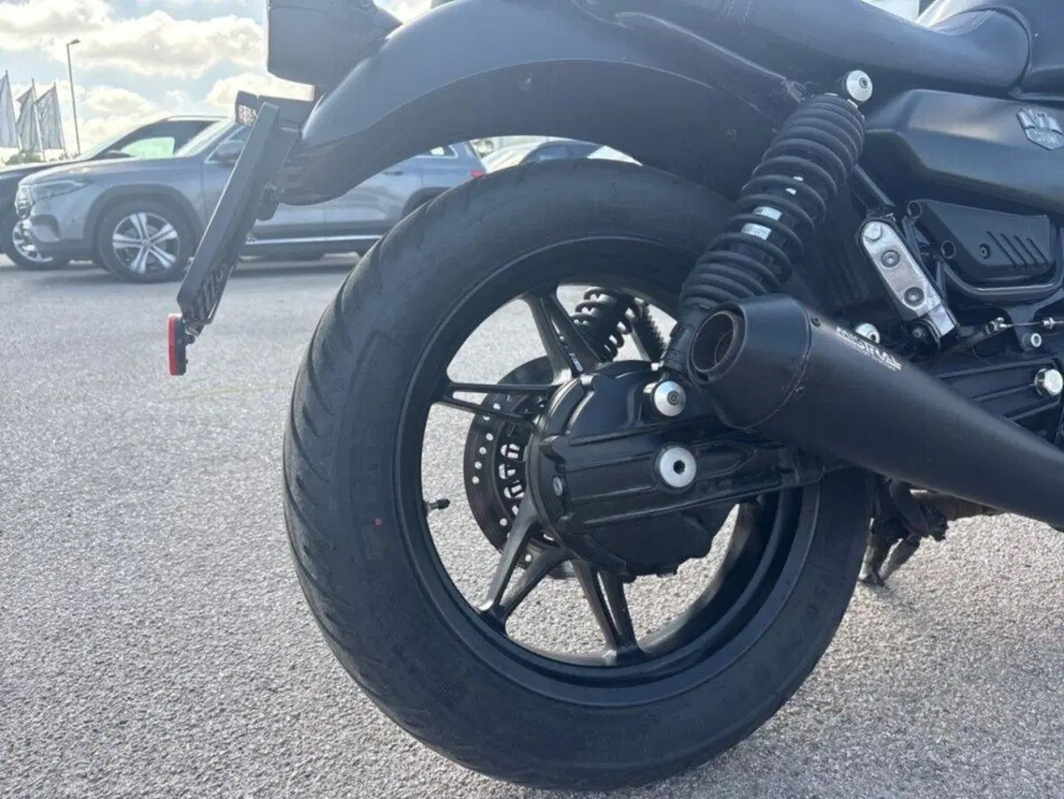 Moto Guzzi V7 Stone (2021 - 24) (9)