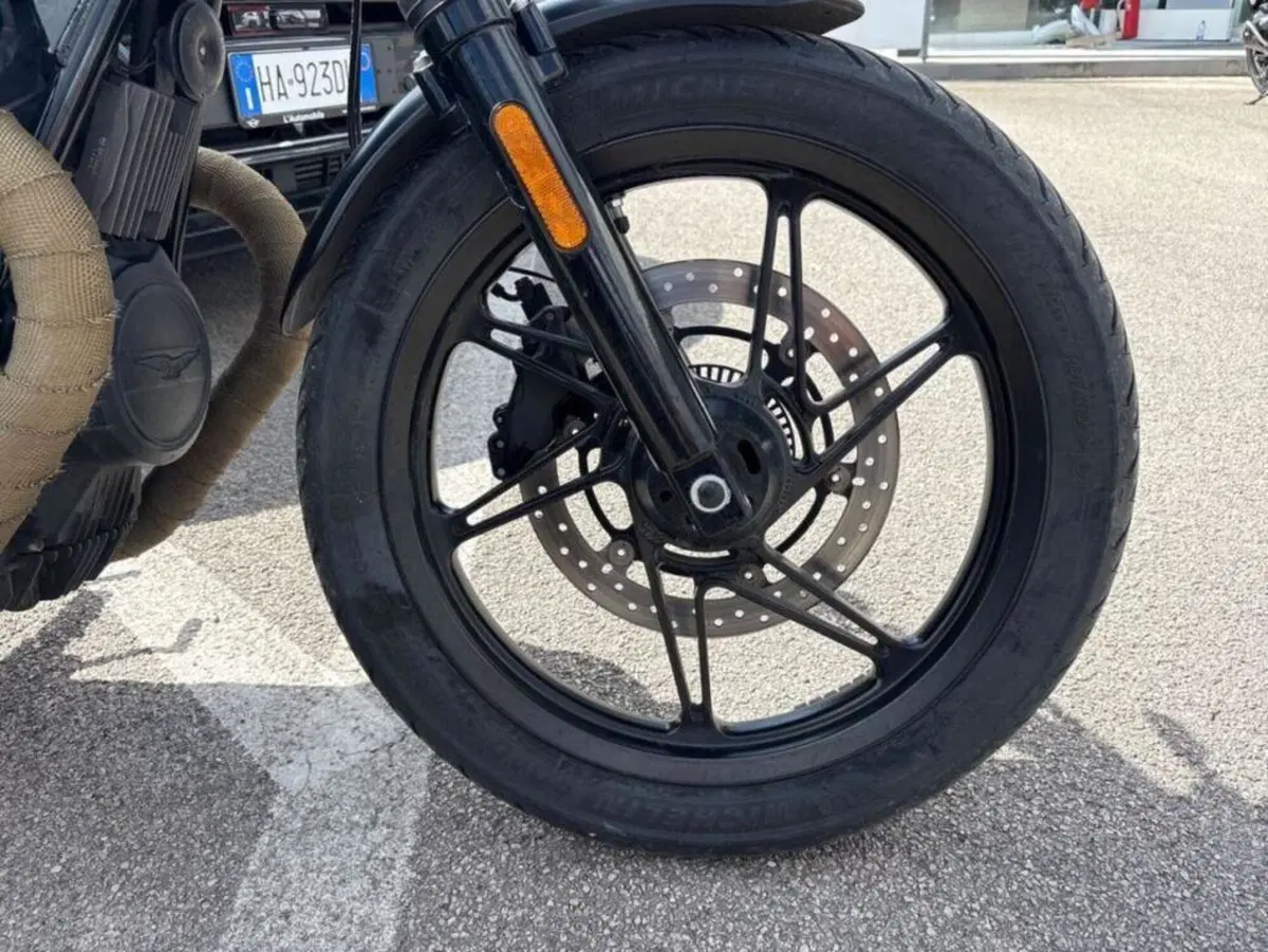 Moto Guzzi V7 Stone (2021 - 24) (7)