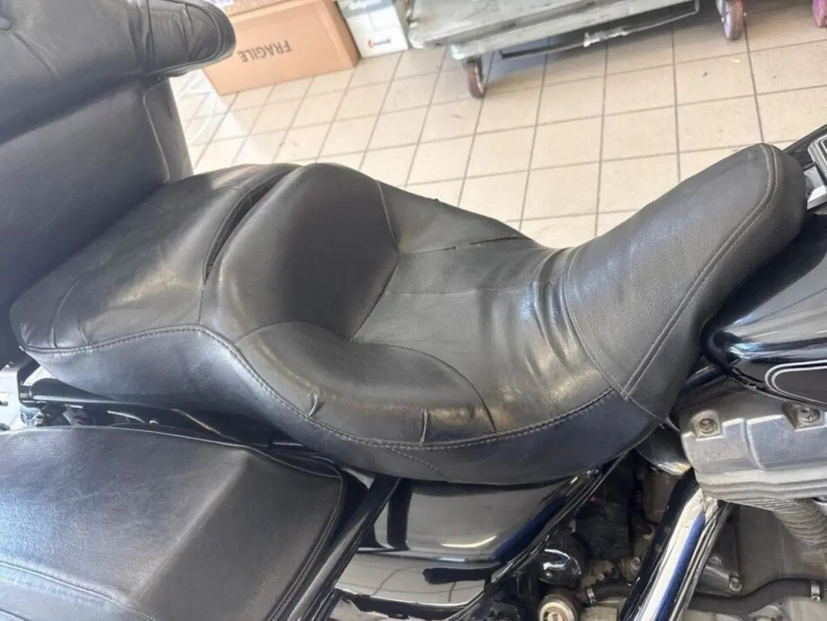 Harley-Davidson 1450 Electra Glide Standard (2002 - 09) - FLHTC (4)