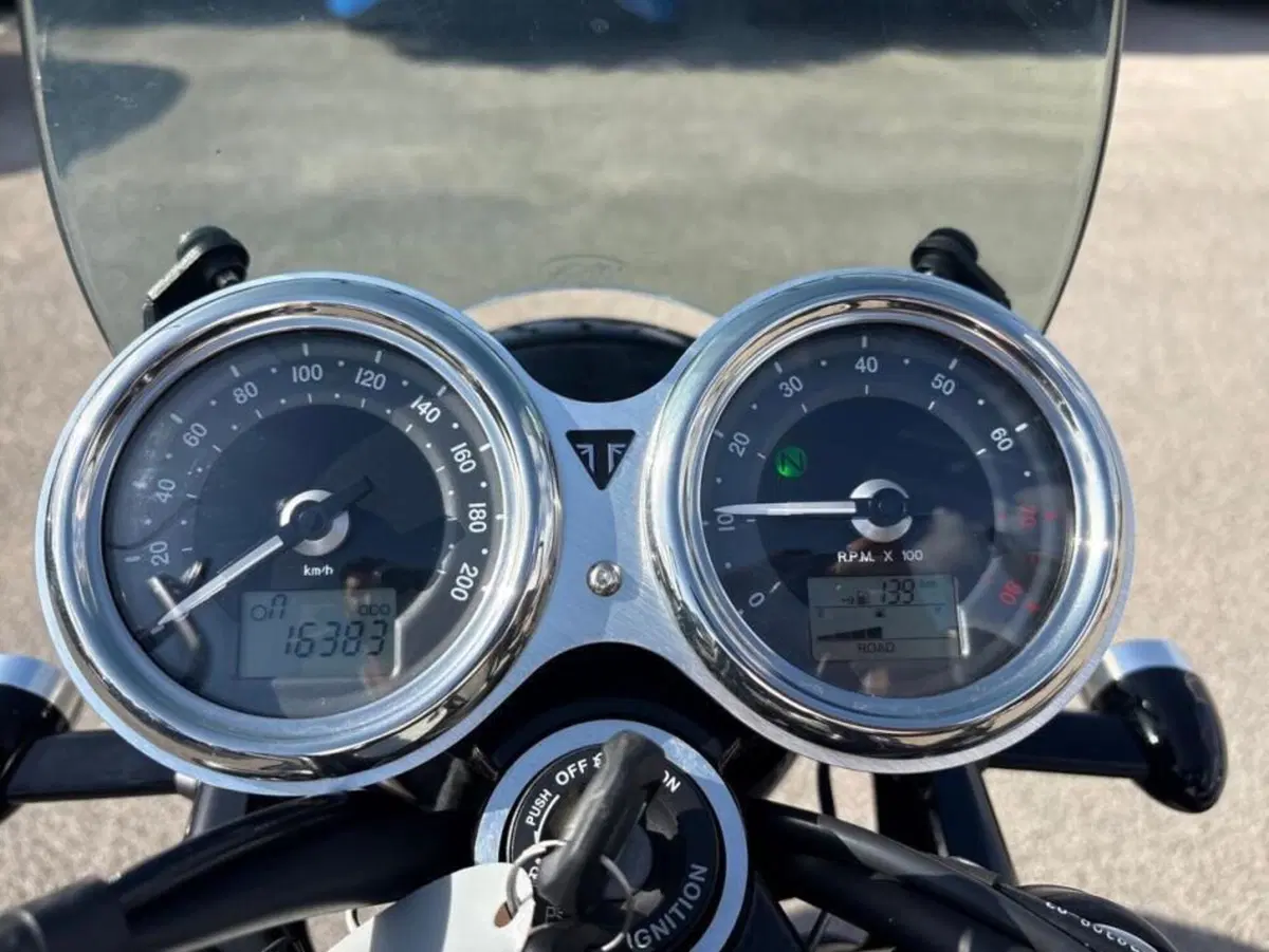Triumph Bonneville T120 (2016 - 20) (5)
