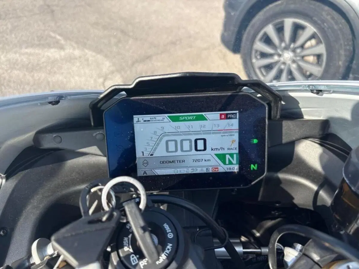 Aprilia RSV4 1100 Factory (2021 - 24) (5)