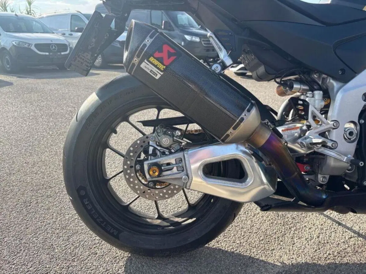 Aprilia RSV4 1100 Factory (2021 - 24) (8)