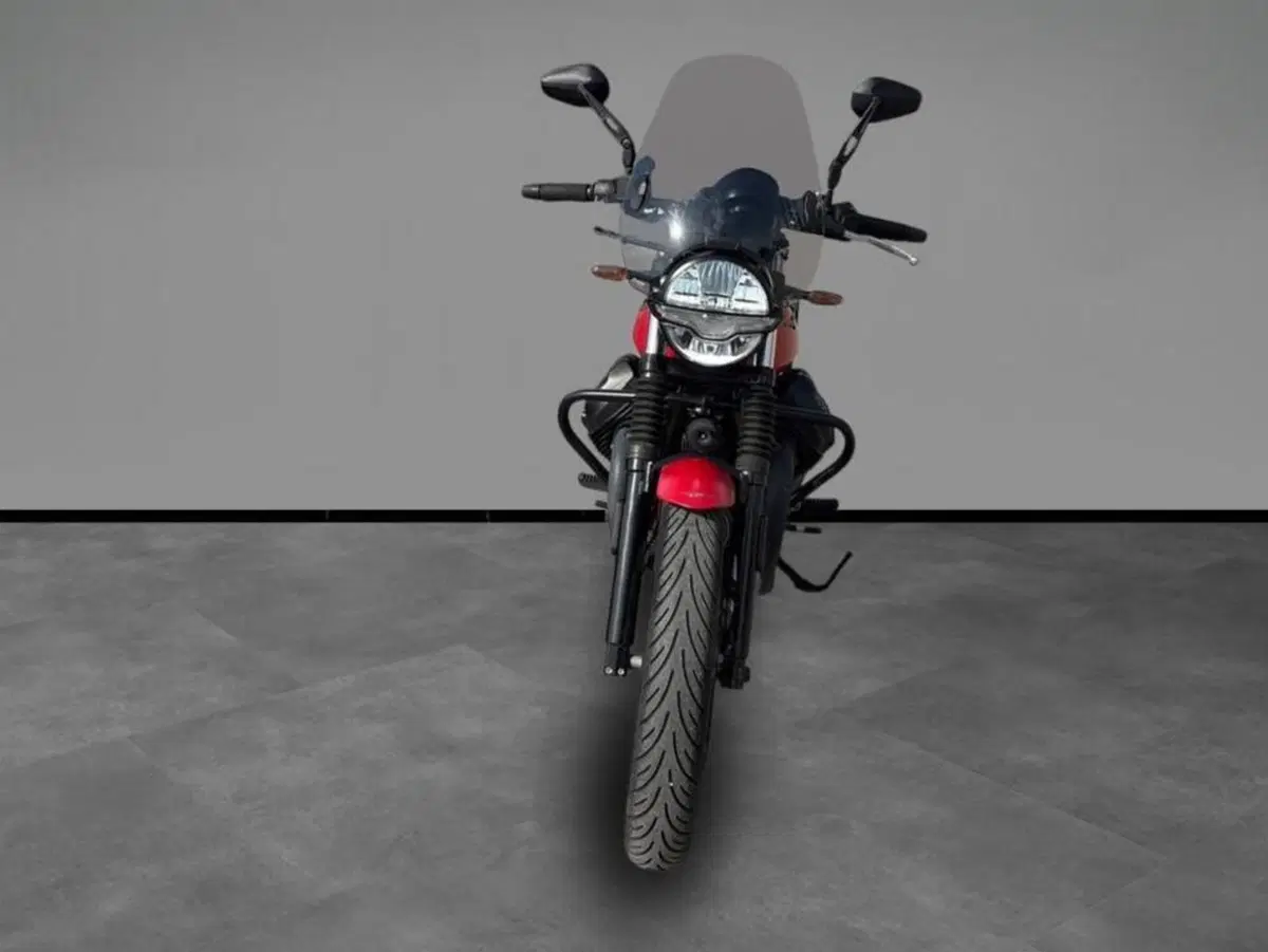 Moto Guzzi V7 Stone (2021 - 24) (3)