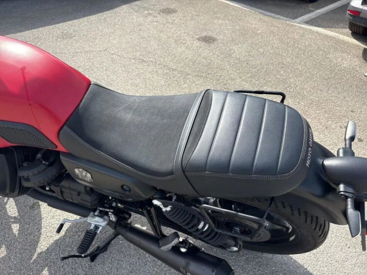 Moto Guzzi V7 Stone (2021 - 24) (4)
