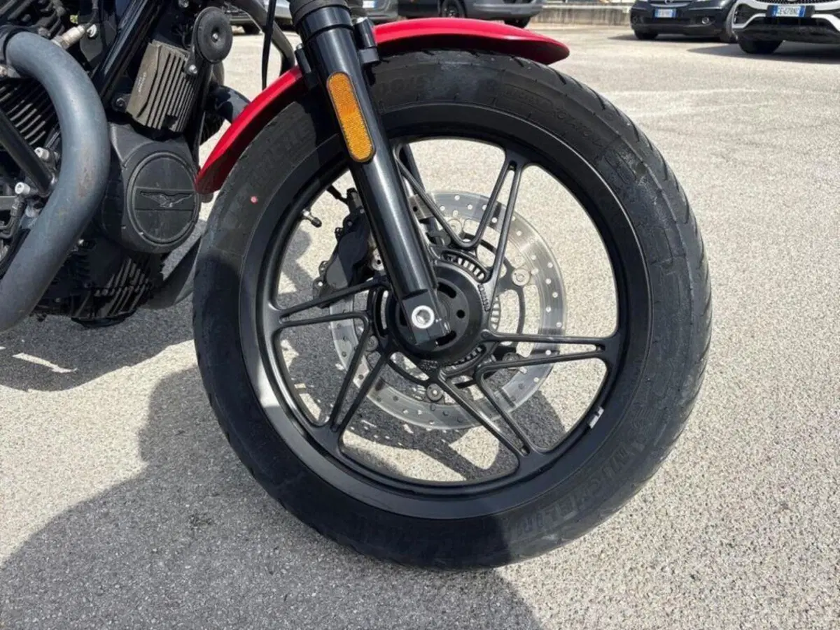 Moto Guzzi V7 Stone (2021 - 24) (7)