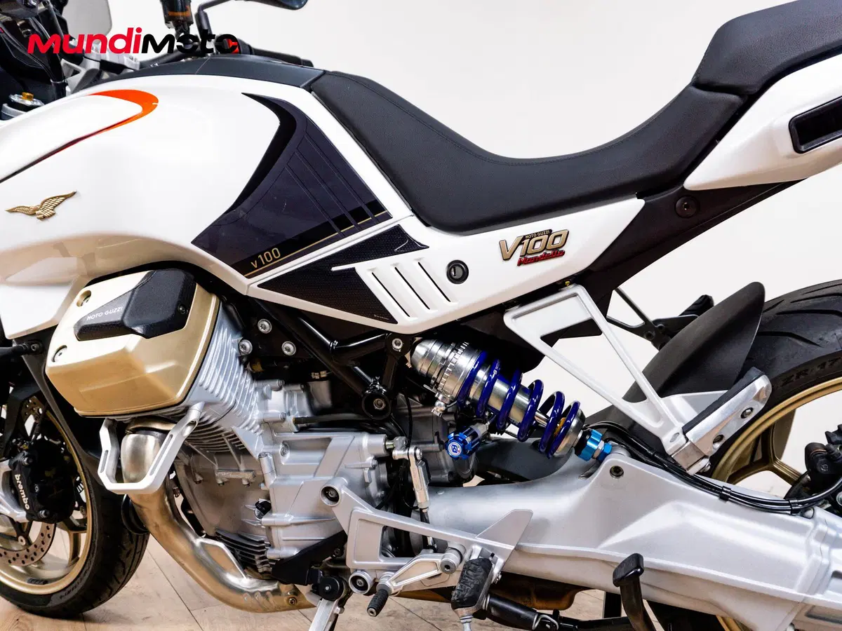 Moto Guzzi V100 Mandello (2022 - 24) (10)