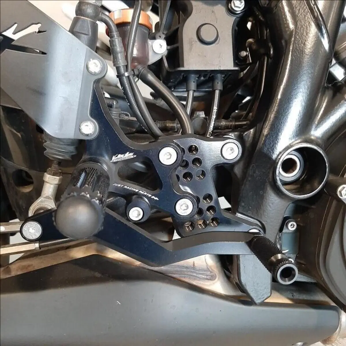 KTM 1290 Super Duke R ABS (2017 - 18) (11)