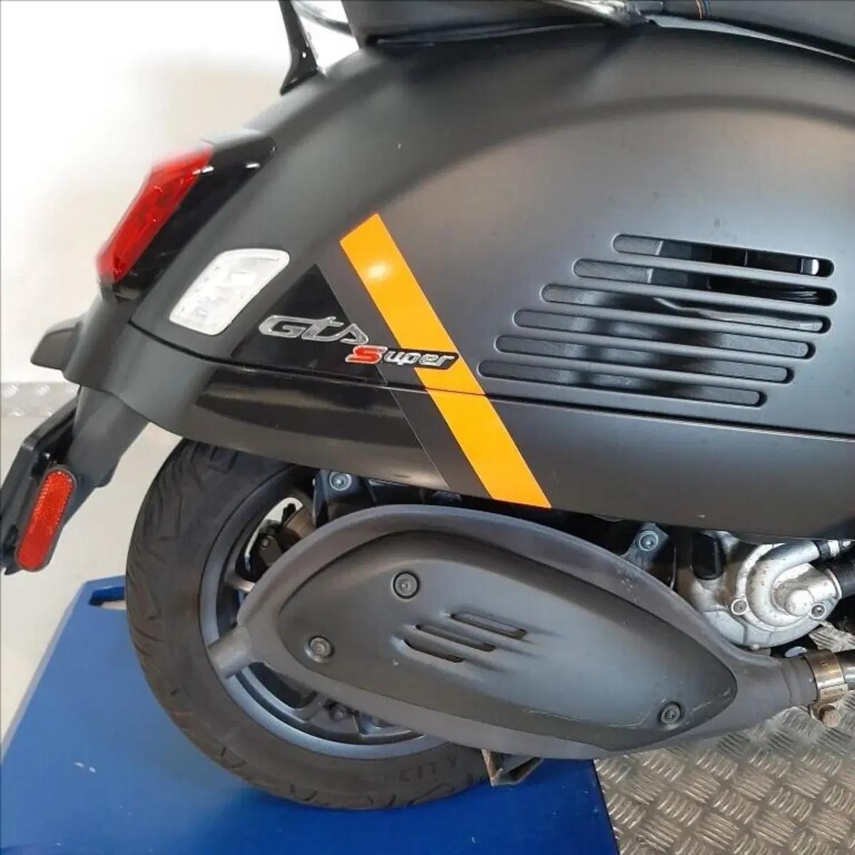 Vespa GTS 300 Super (2023 - 24) (7)