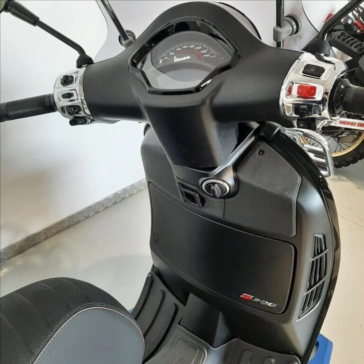 Vespa GTS 300 Super (2023 - 24) (9)