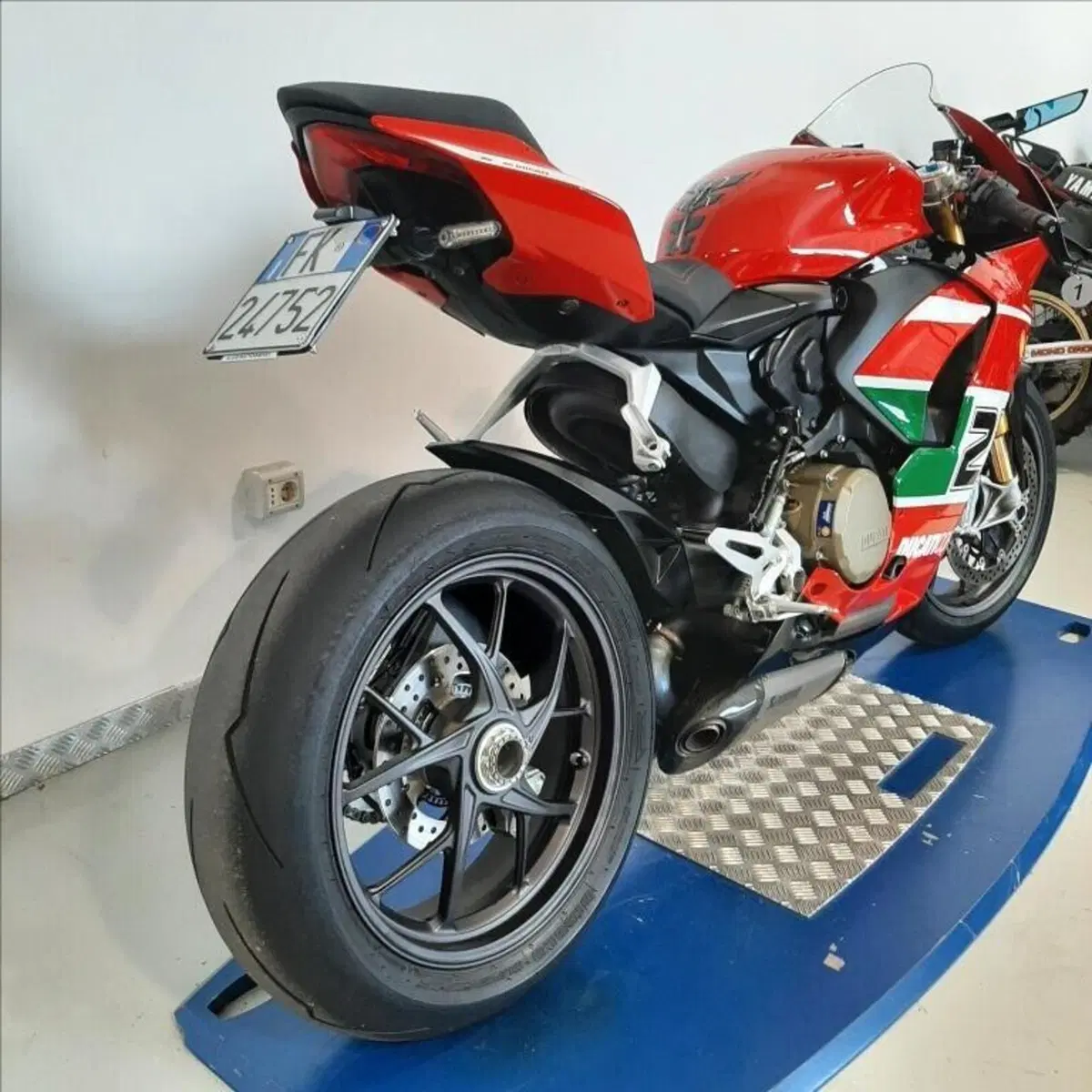 Ducati Panigale V2 Bayliss 1st Championship 20th Anniversary (2021 - 24) (6)