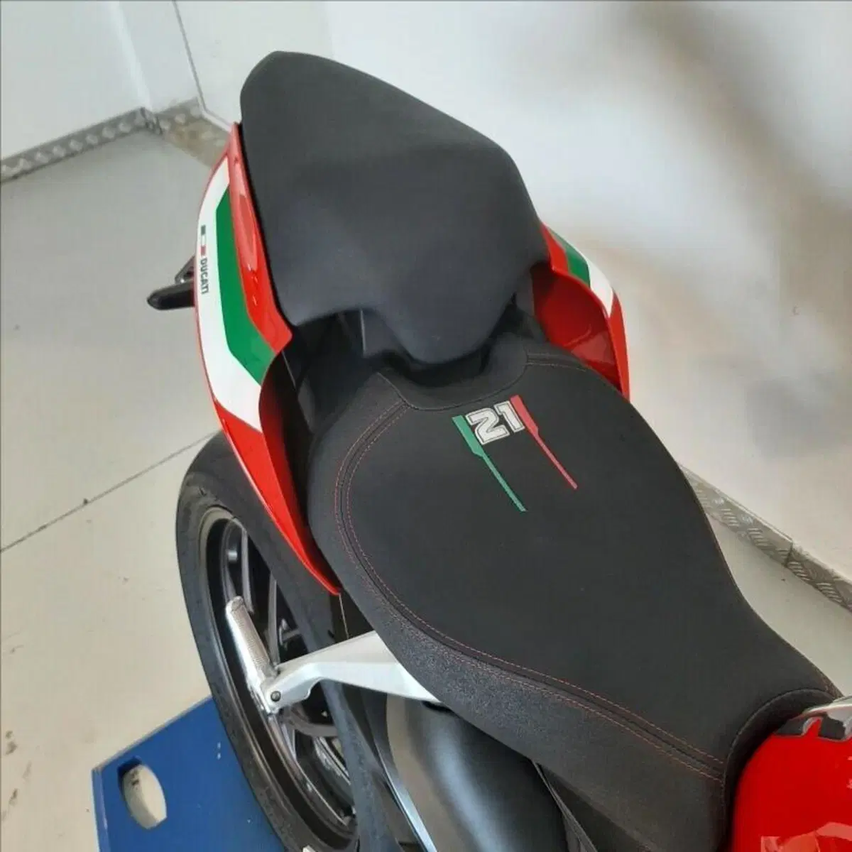 Ducati Panigale V2 Bayliss 1st Championship 20th Anniversary (2021 - 24) (10)