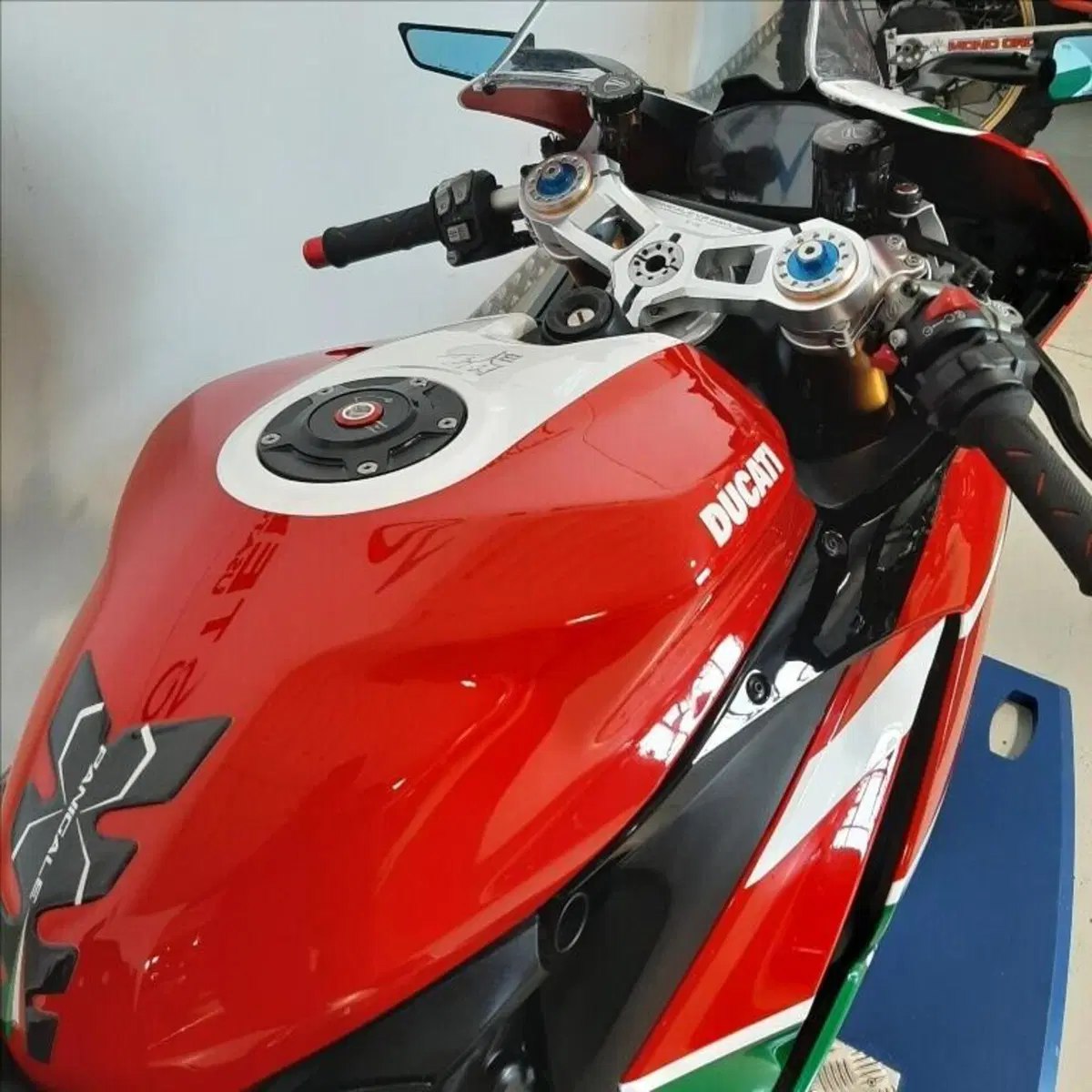 Ducati Panigale V2 Bayliss 1st Championship 20th Anniversary (2021 - 24) (11)