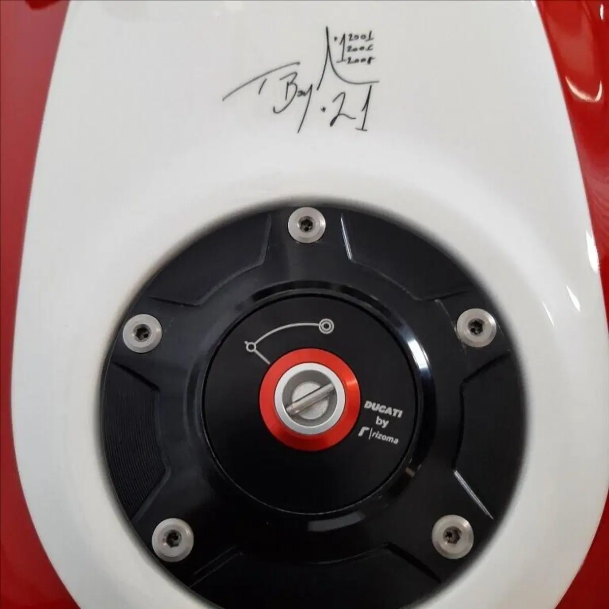 Ducati Panigale V2 Bayliss 1st Championship 20th Anniversary (2021 - 24) (16)