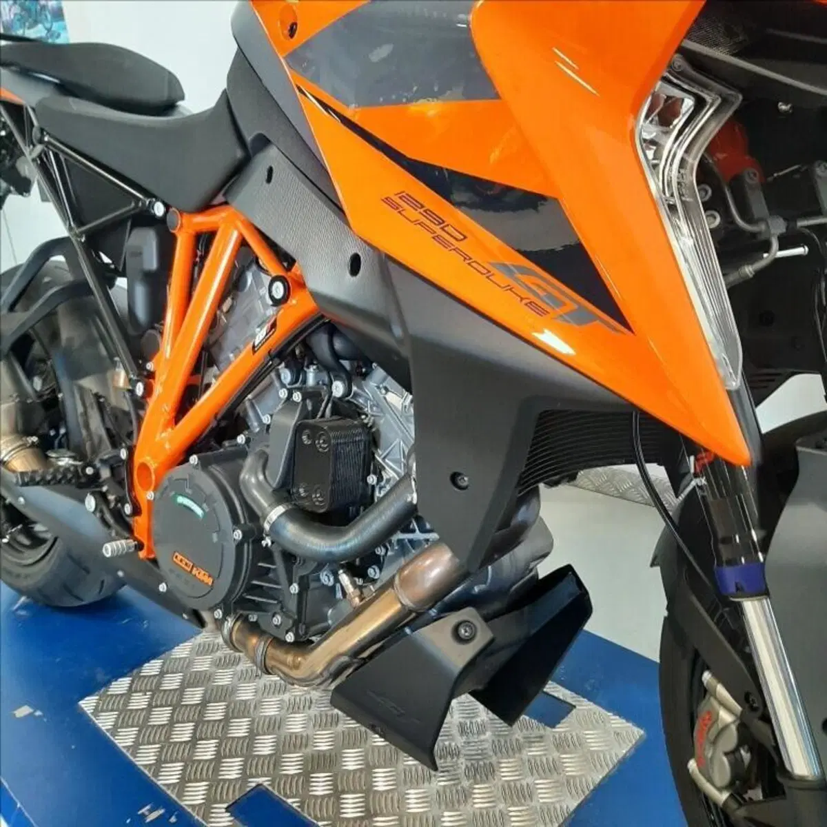 KTM 1290 Super Duke GT (2022 - 25) (5)