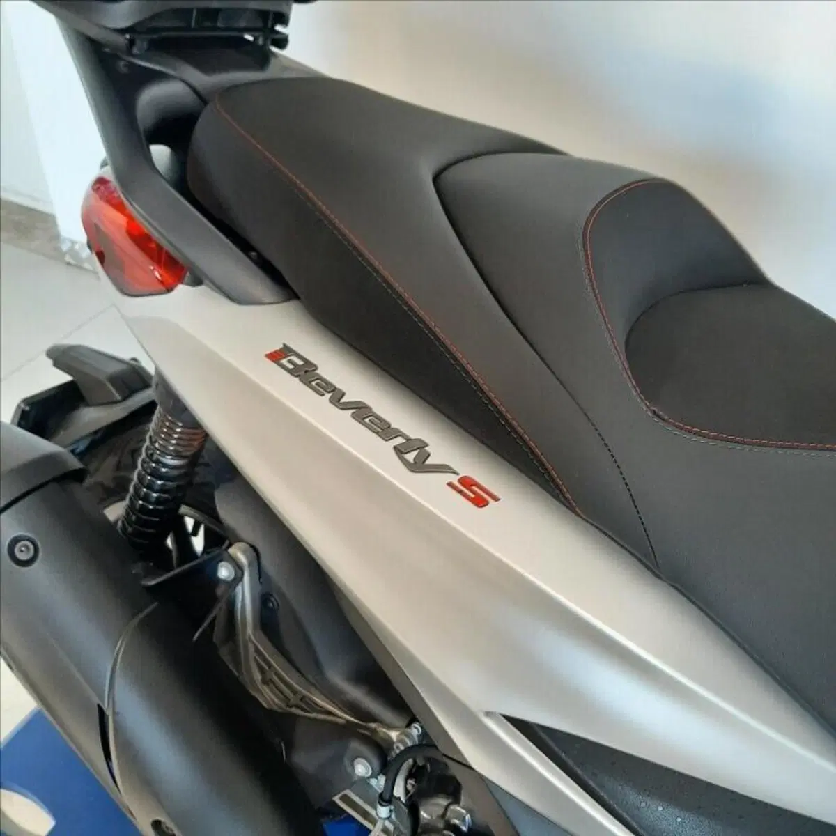 Piaggio Beverly 300 S ABS-ASR (2021 - 25) (9)