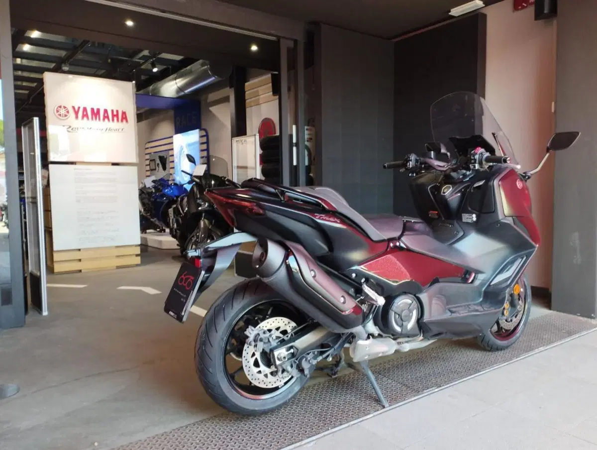 Yamaha T-Max 560 Tech Max (2022 - 24) (2)