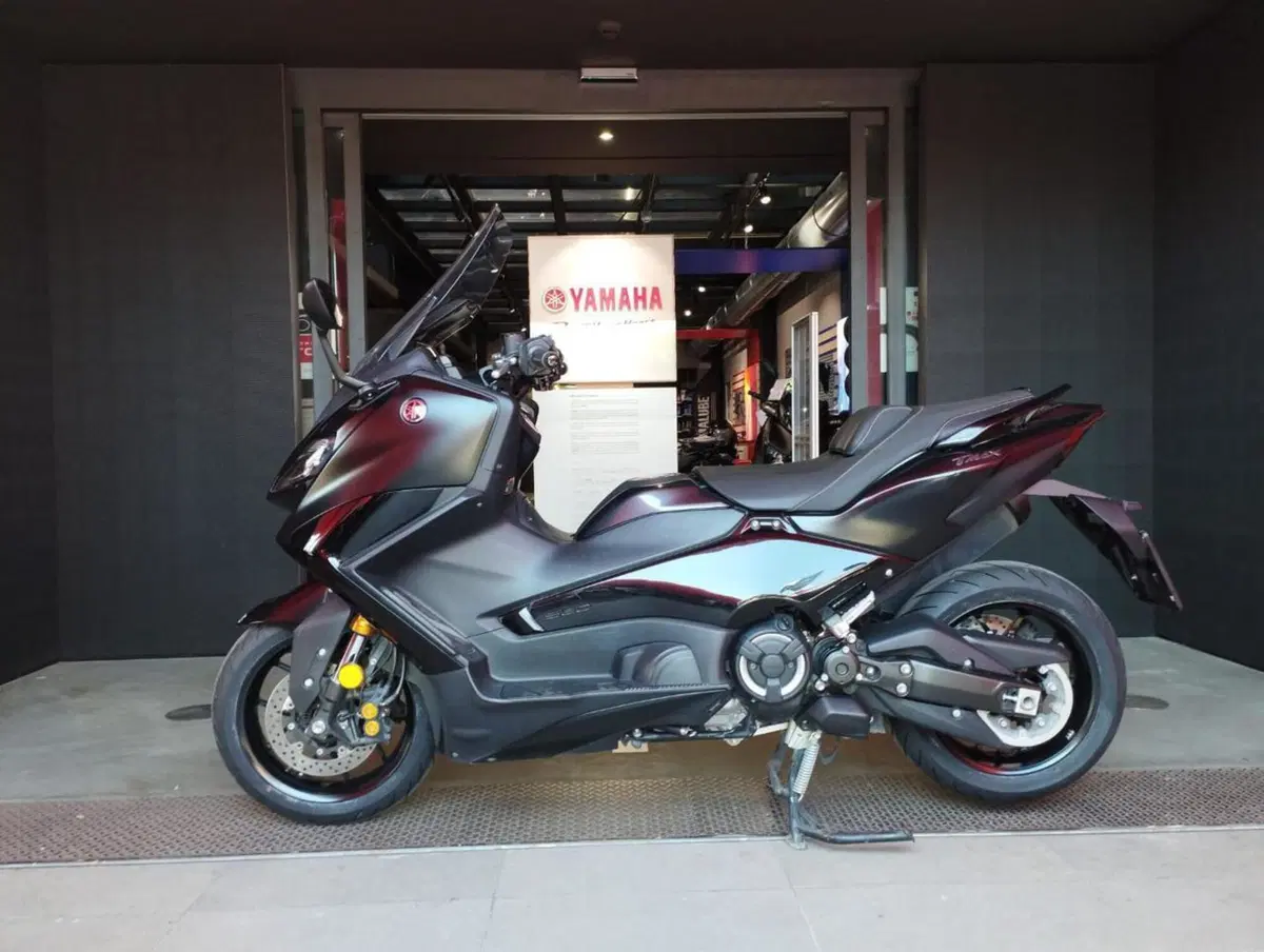 Yamaha T-Max 560 Tech Max (2022 - 24) (4)