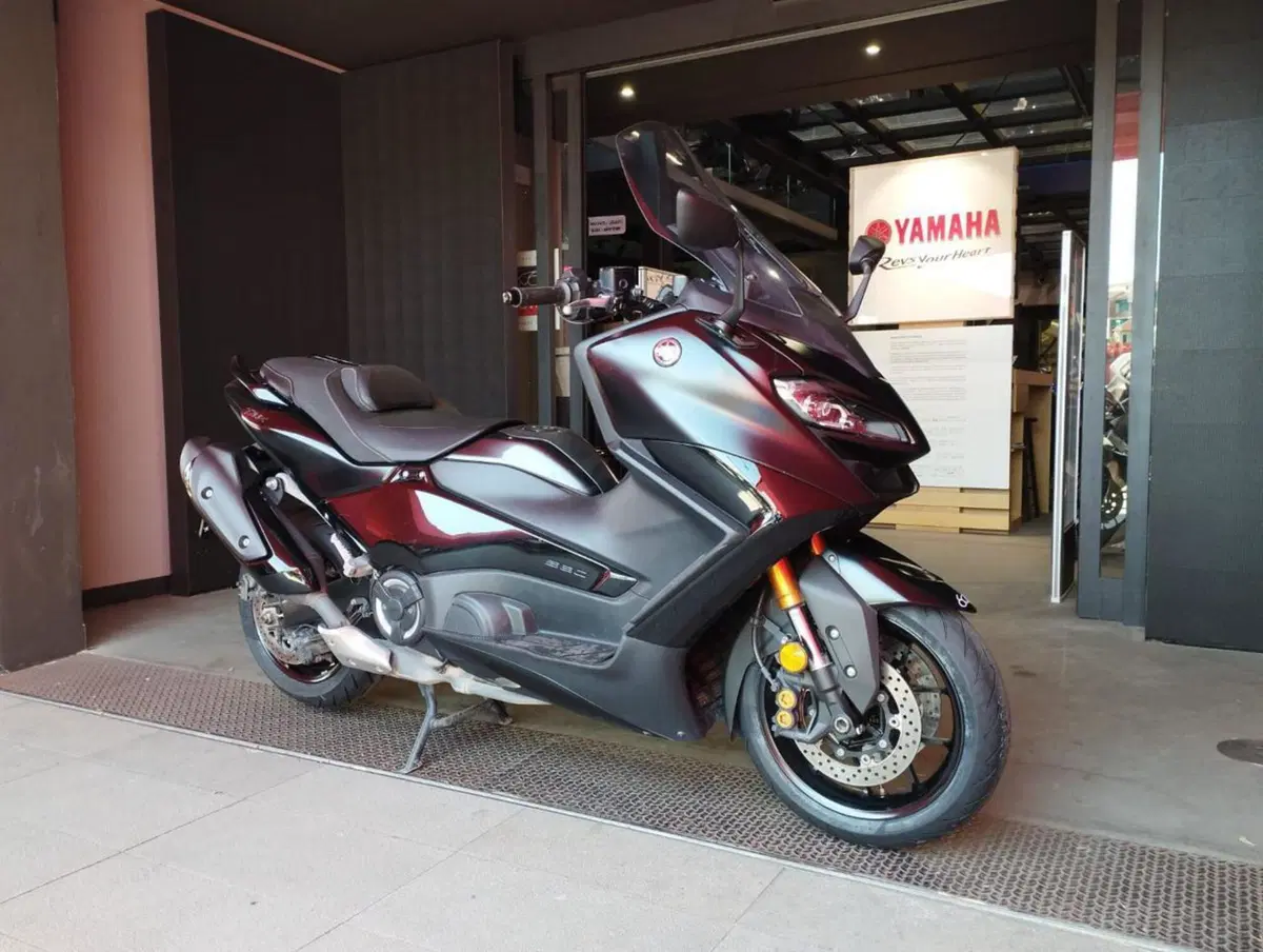 Yamaha T-Max 560 Tech Max (2022 - 24) (3)
