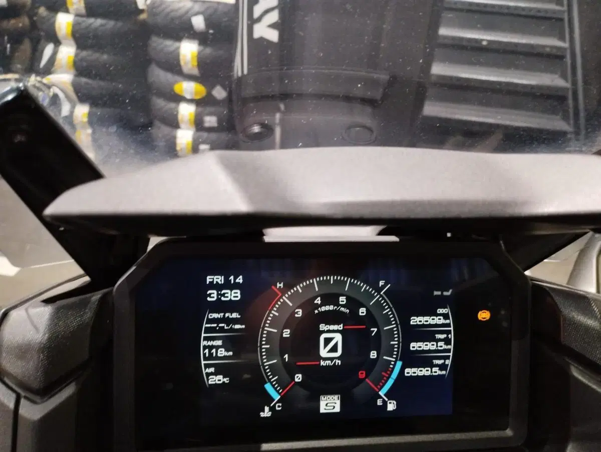 Yamaha T-Max 560 Tech Max (2022 - 24) (5)
