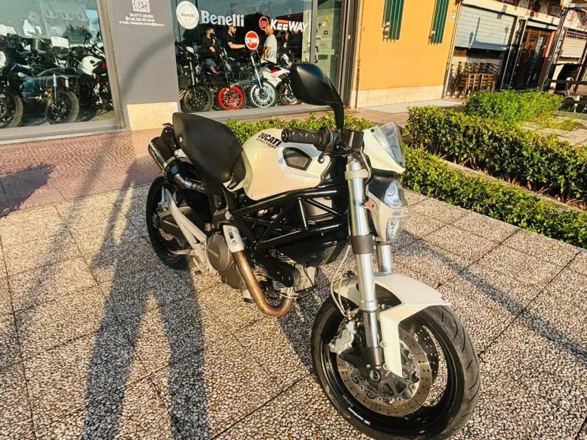 Ducati Monster 696 (2008 - 13) (3)