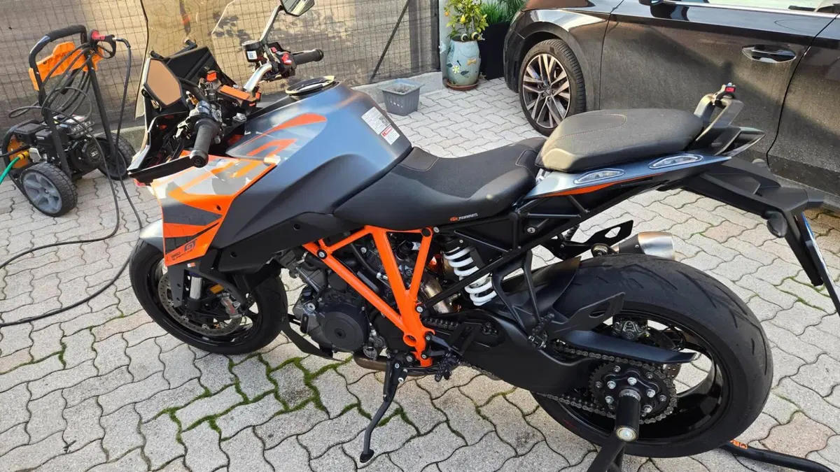 KTM 1290 Super Duke GT (2022 - 25) (2)