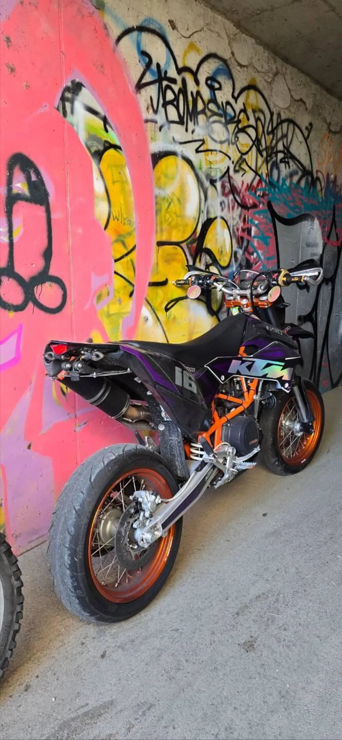 KTM 690 Supermoto (2)