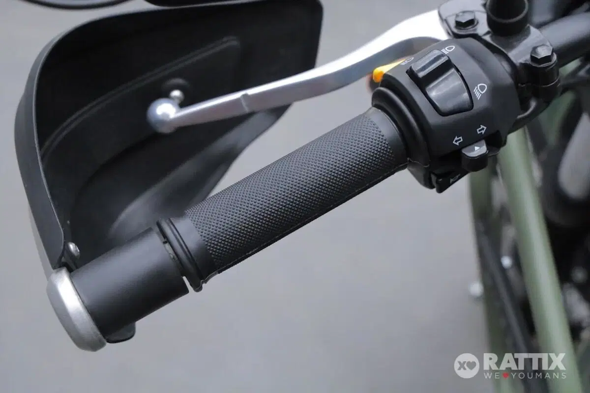 Royal Enfield Himalayan 411 (2021 - 24) (11)