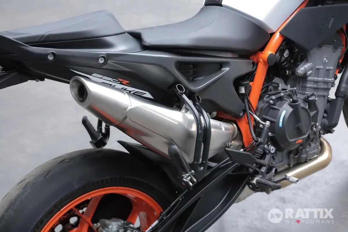KTM 890 Duke R (2021) (7)