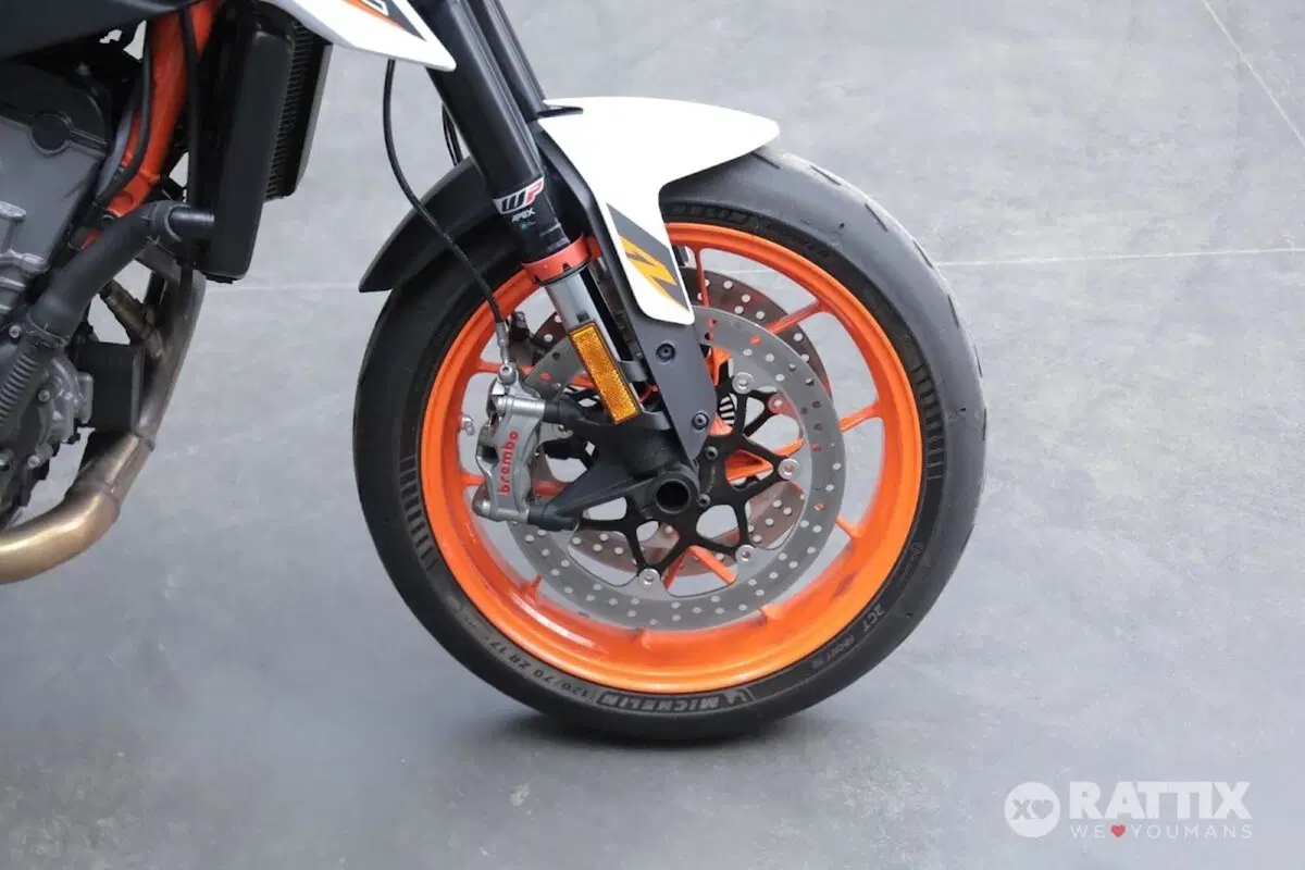 KTM 890 Duke R (2021) (9)