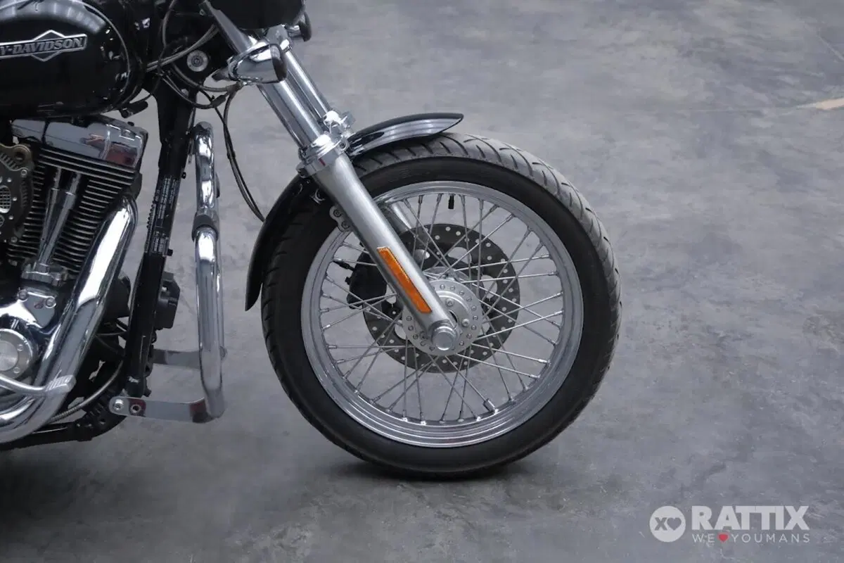 Harley-Davidson 1584 Super Glide Custom (2008 - 13) - FXDC (9)