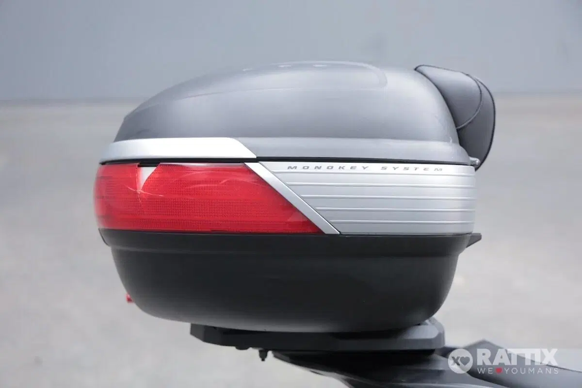 Kawasaki J 300 (2017 - 21) (7)