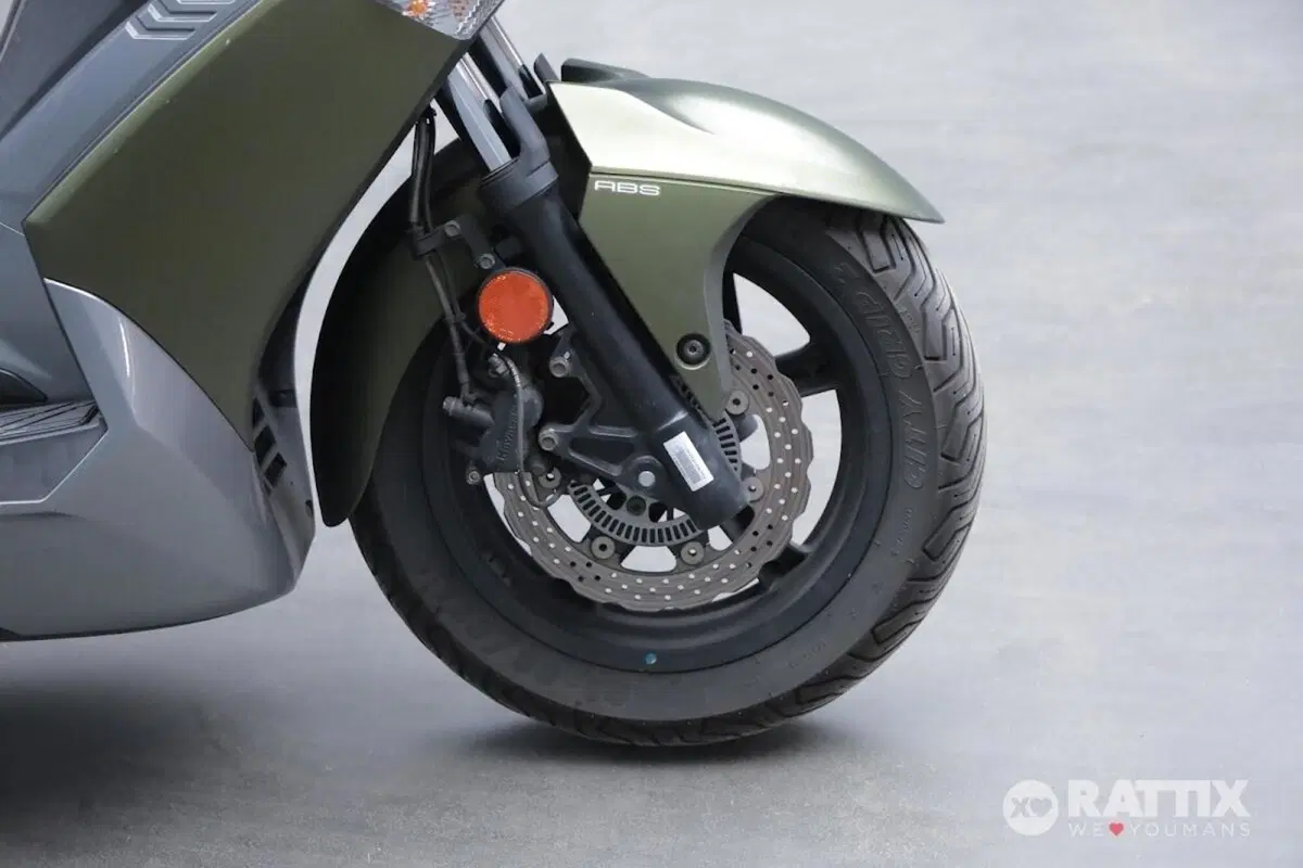 Kawasaki J 300 (2017 - 21) (10)