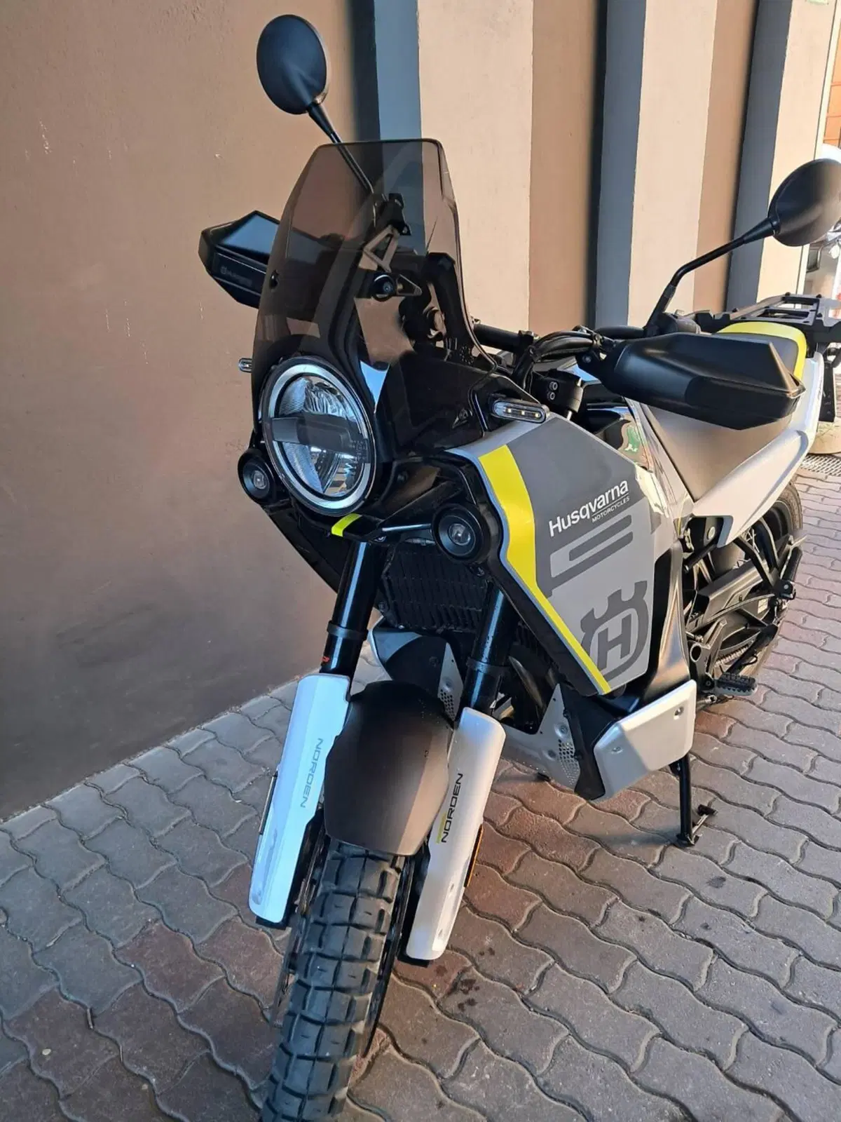 Husqvarna Norden 901 (2022 - 26) (2)