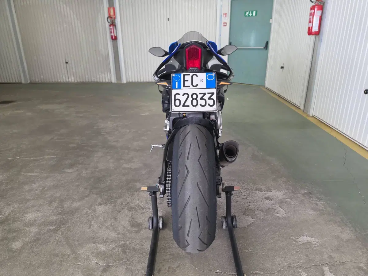 Yamaha YZF R1 (2015 - 16) (8)