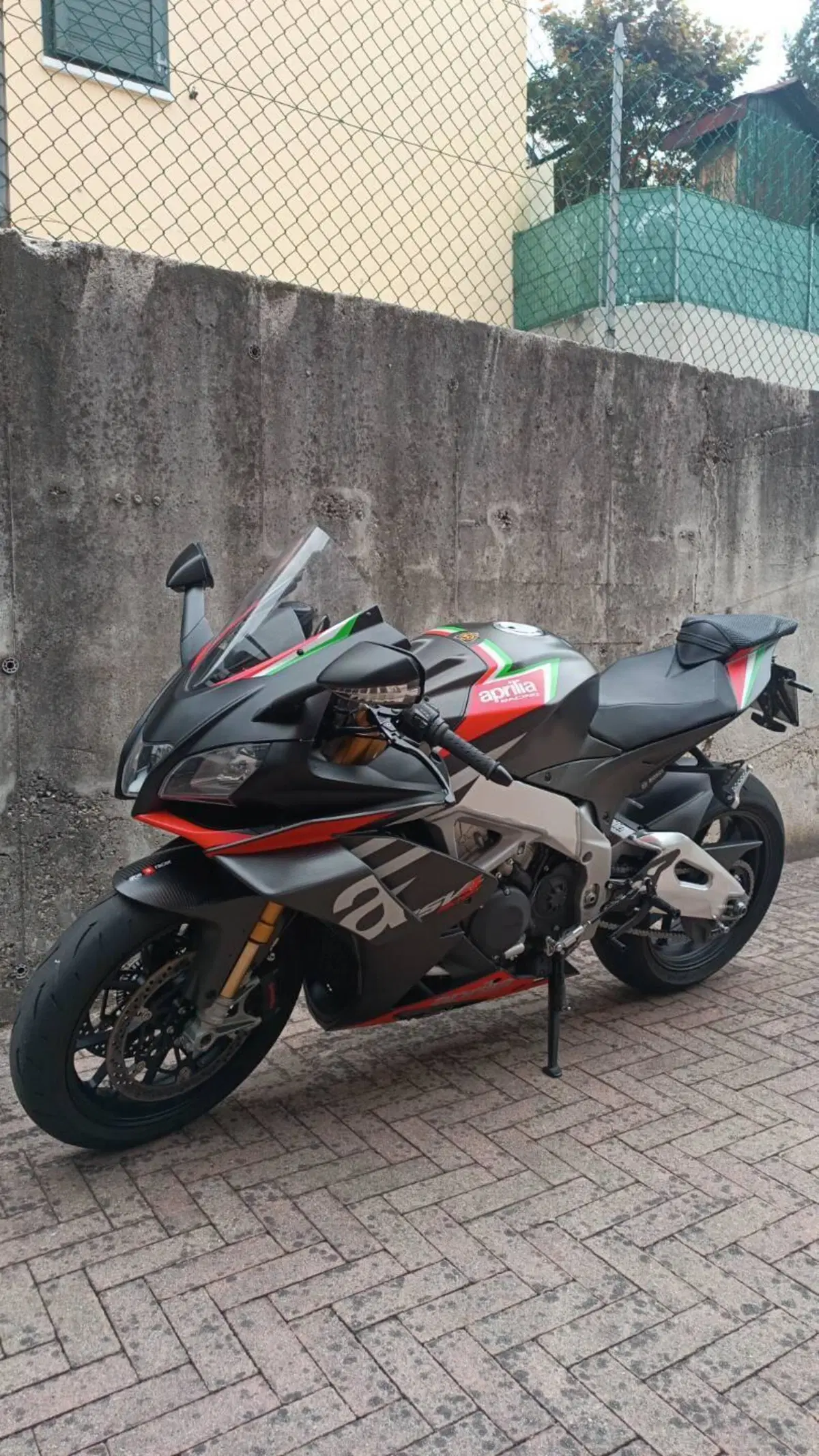 Aprilia RSV4 1100 Factory (2020) (2)