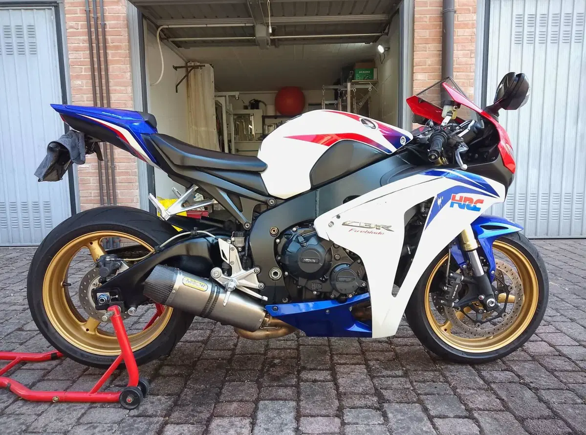 Honda CBR 1000 RR Fireblade (2008 - 11) (2)