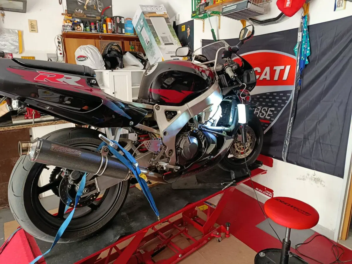 Honda CBR900RR  (10)