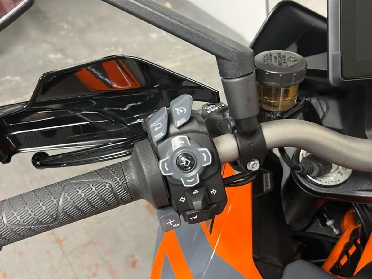 KTM 1290 Super Duke GT (2022 - 25) (8)