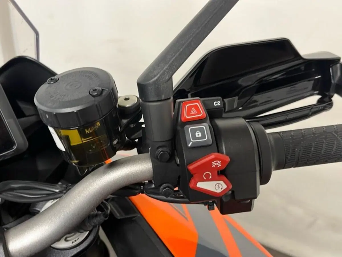 KTM 1290 Super Duke GT (2022 - 25) (9)